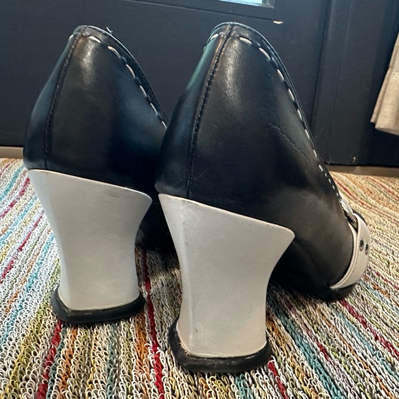Fluevog VINTAGE EXCELLENT Choice Hi Vanny black/white heart heels❤️ 7 (fits 6.5) - Picture 5 of 16